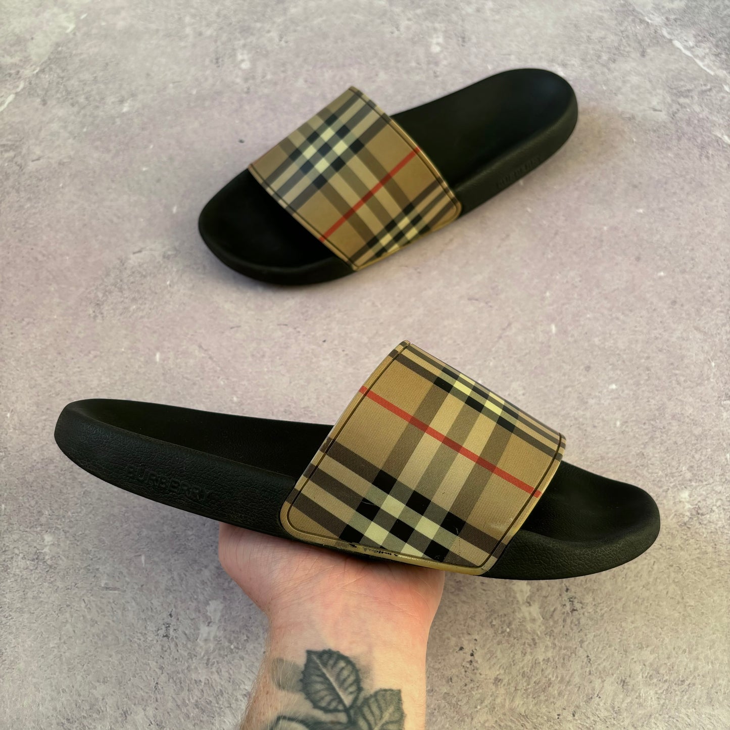 Burberry Sliders - UK 9