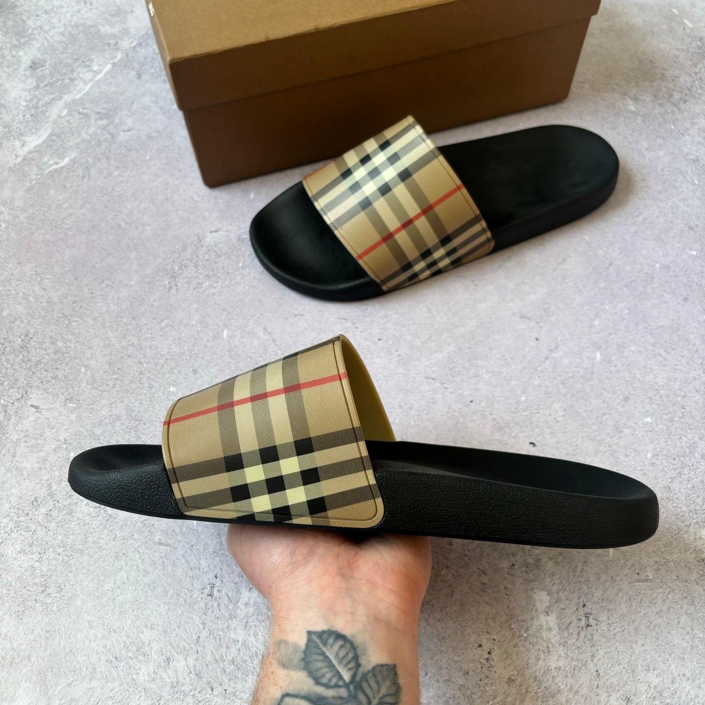 Burberry Sliders - UK 10