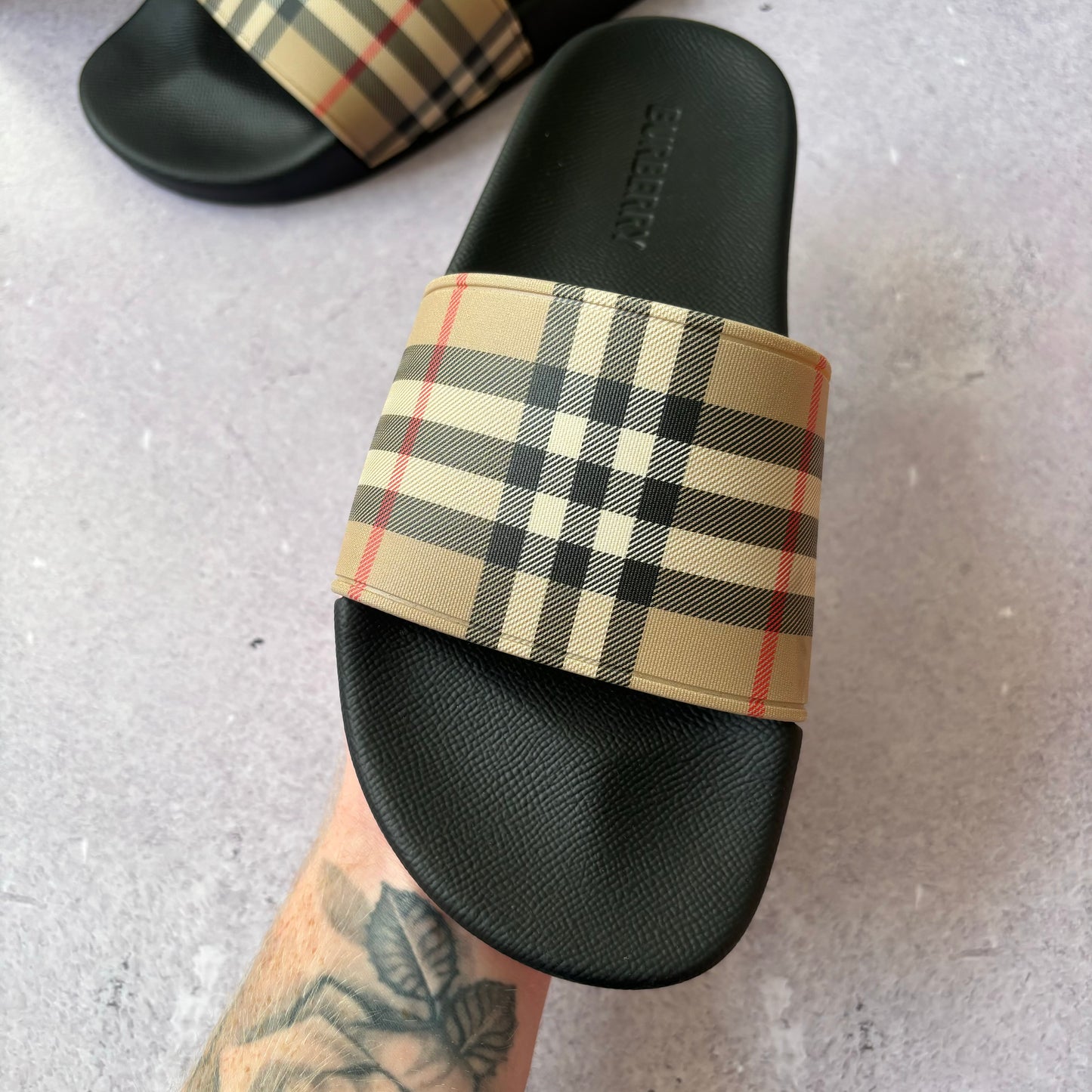 Burberry Sliders - UK 6