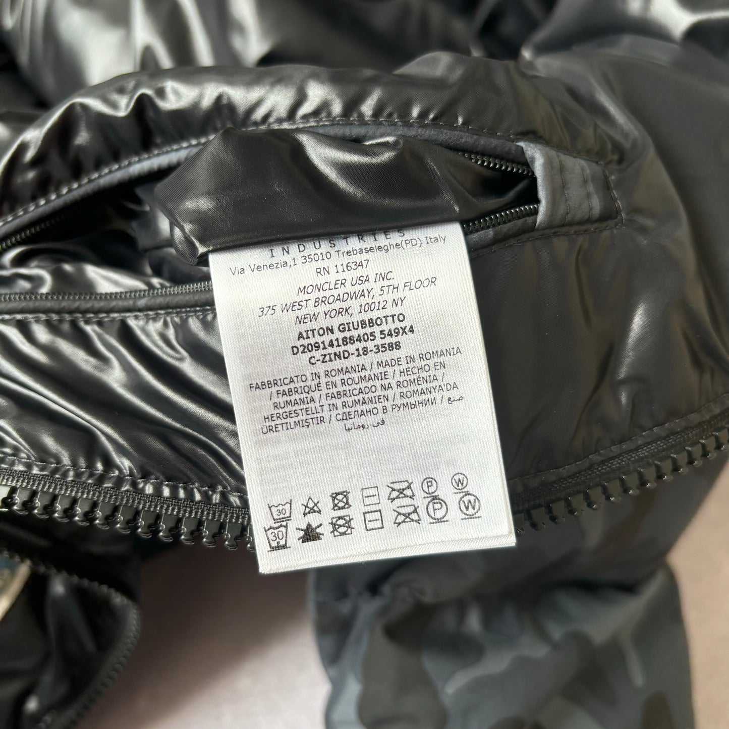 Moncler Aiton Puffer Jacket - Size 2