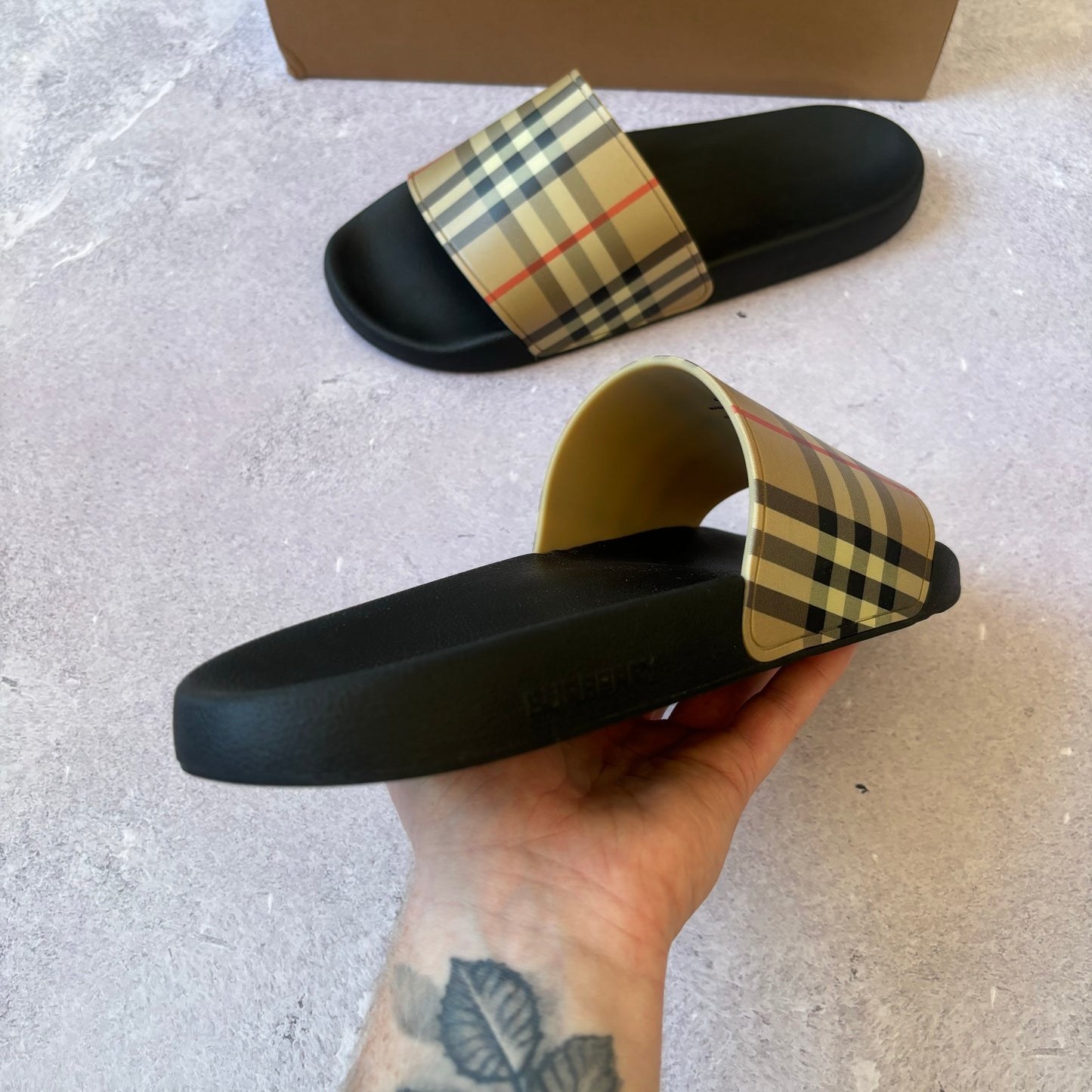 Burberry Sliders - UK 10