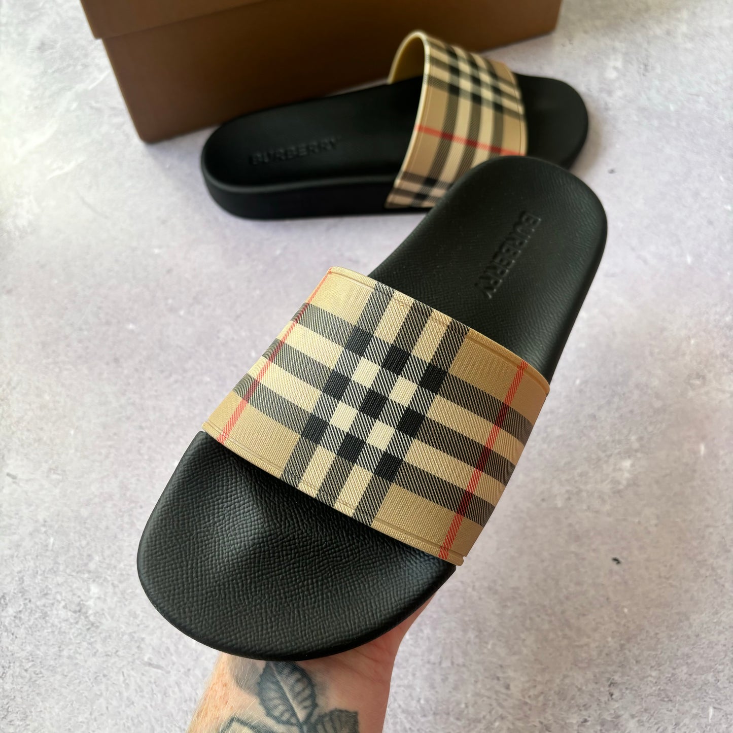 Burberry Sliders - UK 6