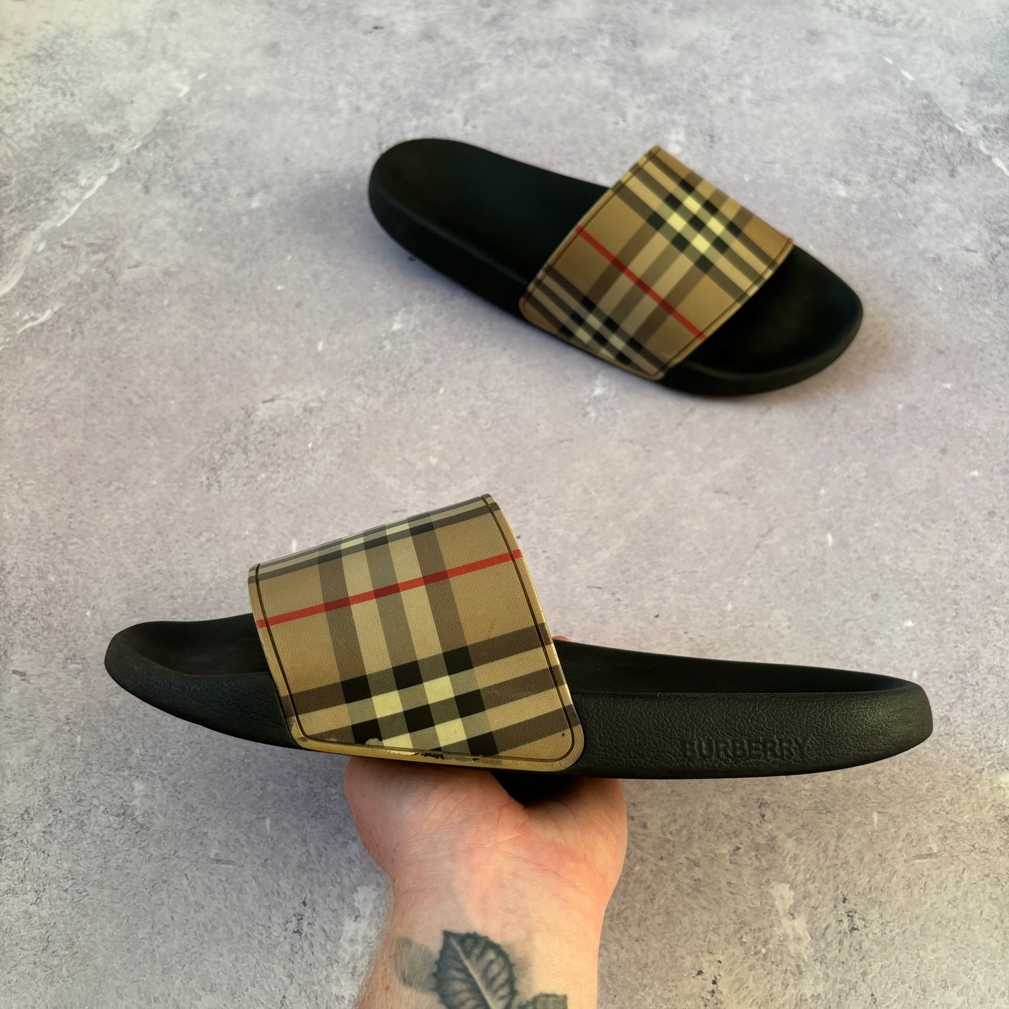 Burberry Sliders - UK 9