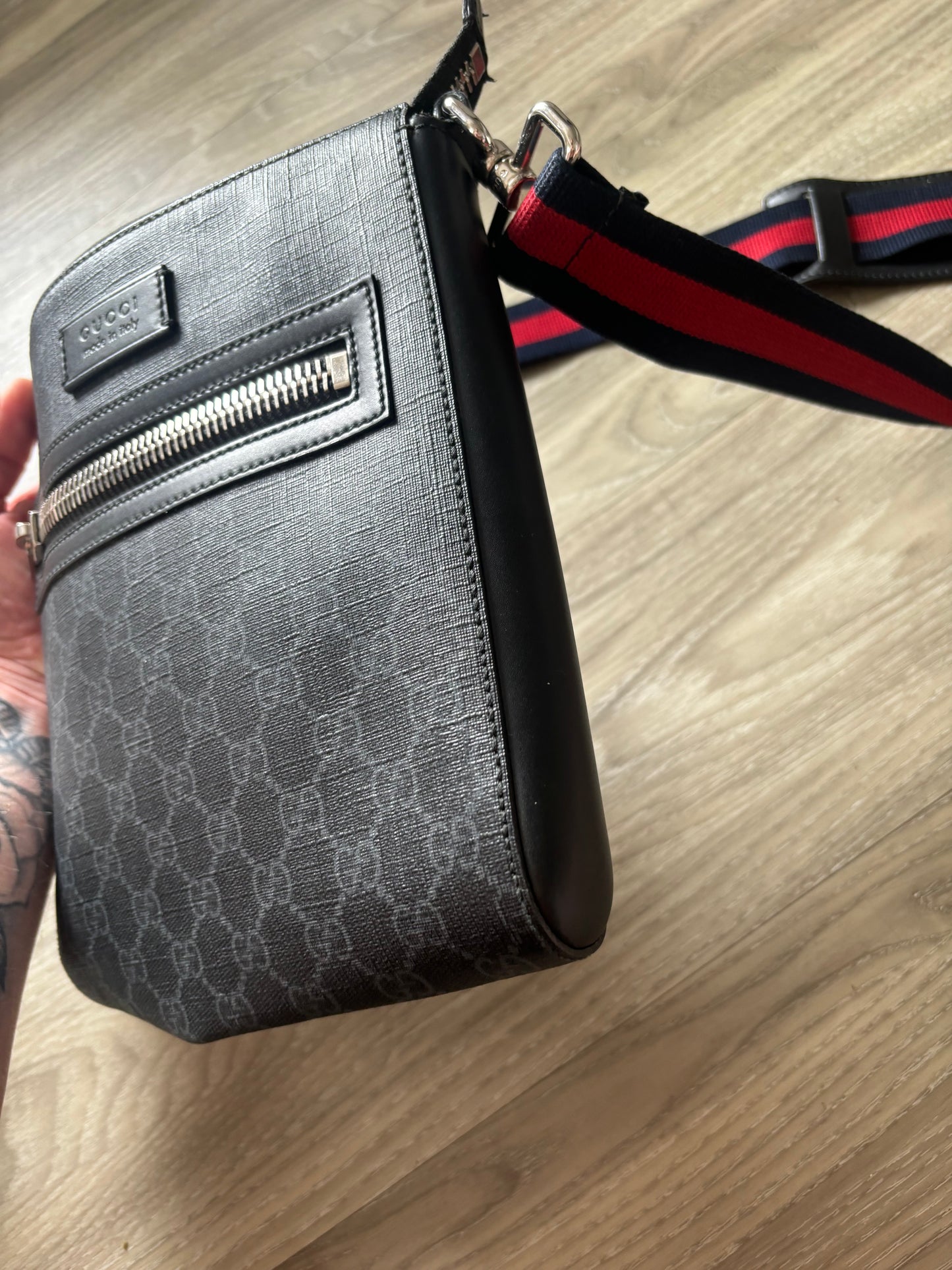 Gucci messenger Bag (Black)