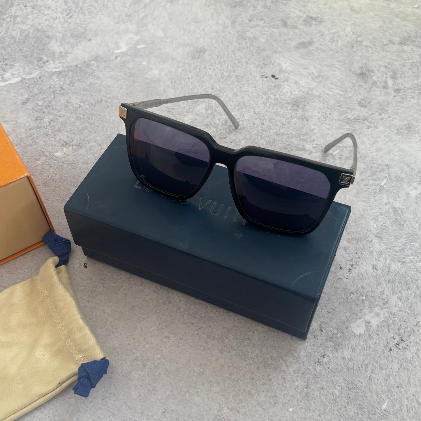 Louis Vuitton Rise Square Sunglasses
