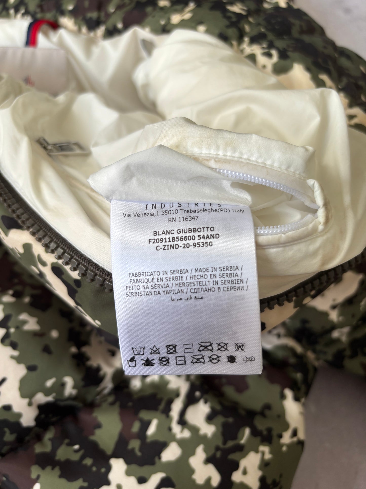 Moncler Blanc Puffer Jacket - Size 2