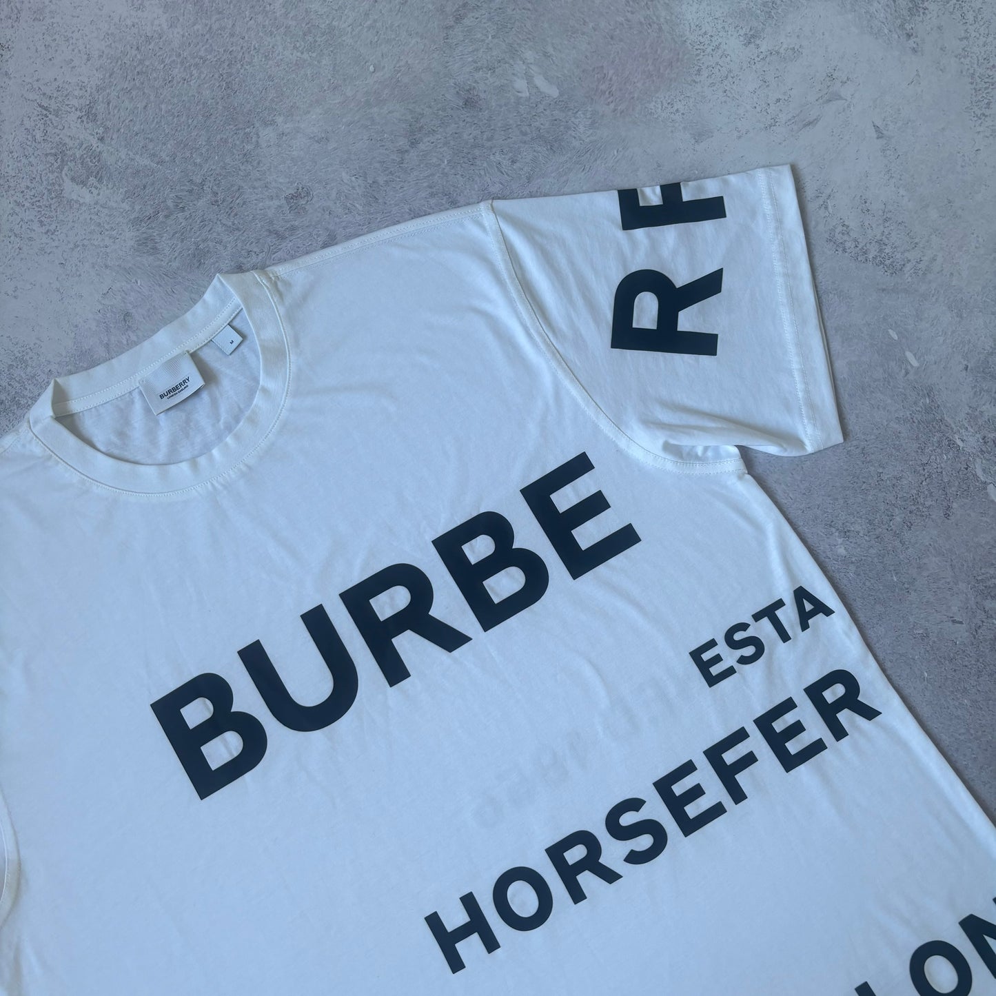 Burberry T-Shirt - Medium