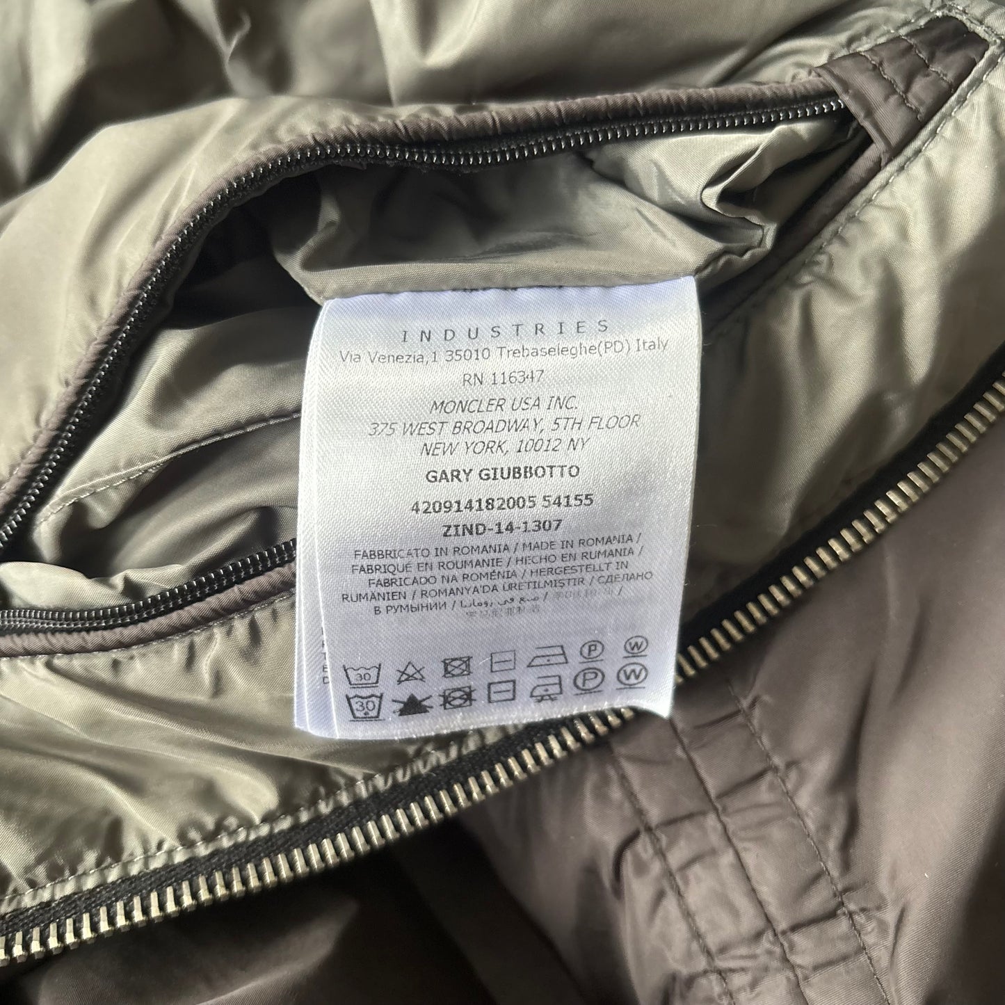 Moncler Gary Puffer Jacket - Size 2