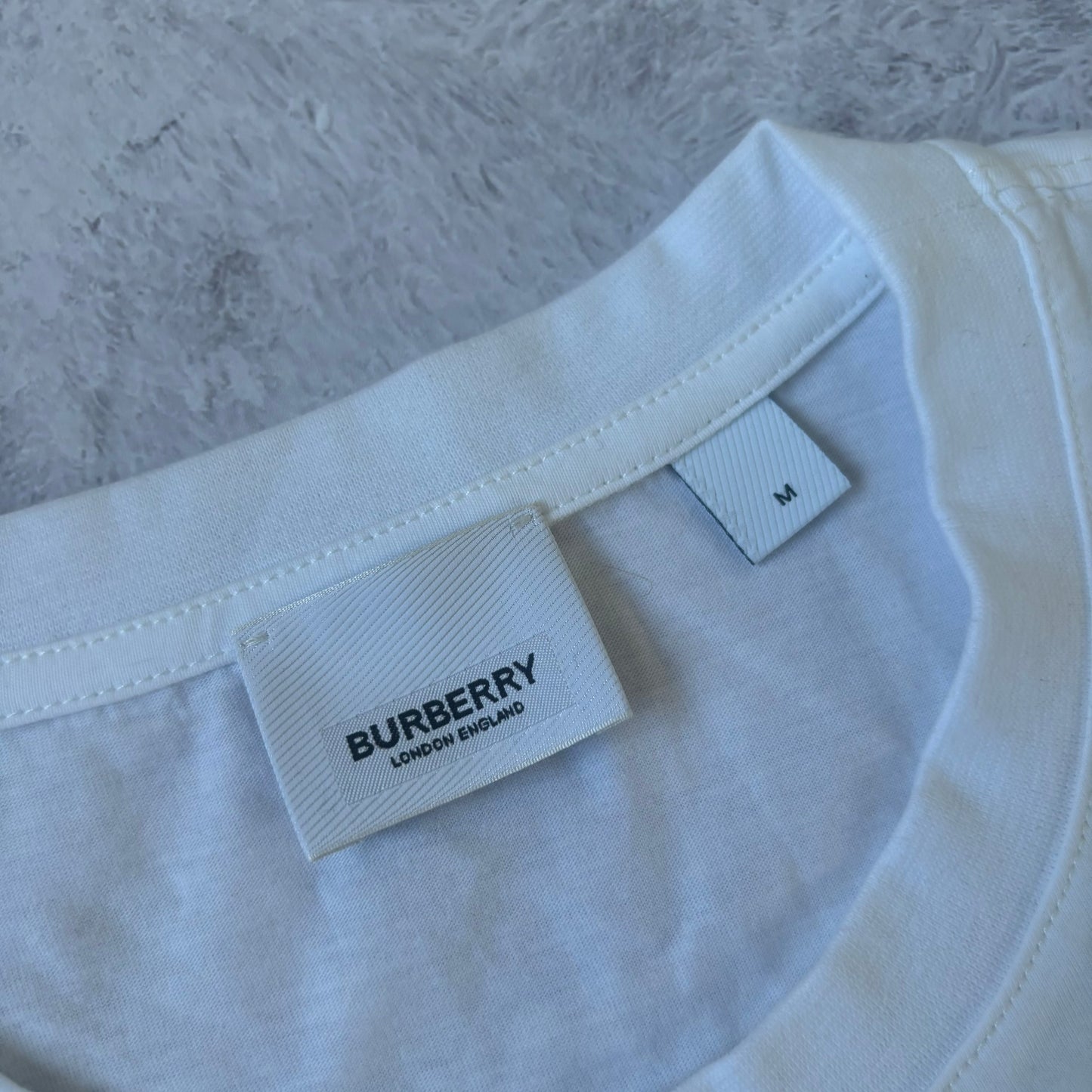 Burberry T-Shirt - Medium