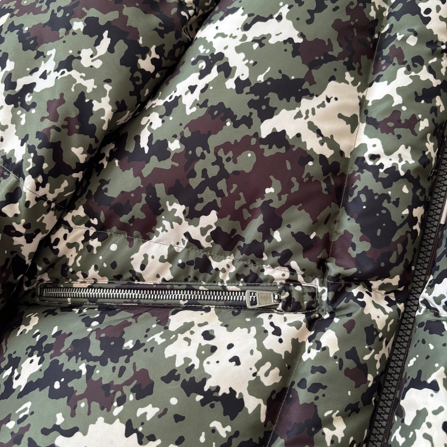 Moncler Blanc Puffer Jacket - Size 2