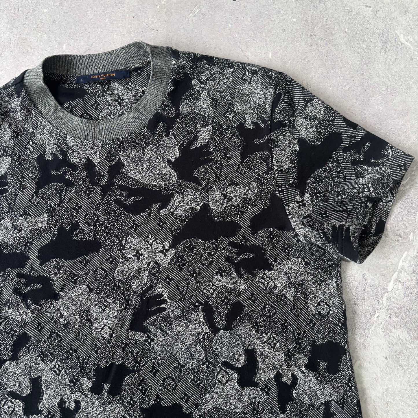 Louis Vuitton Camo T-Shirt - Small
