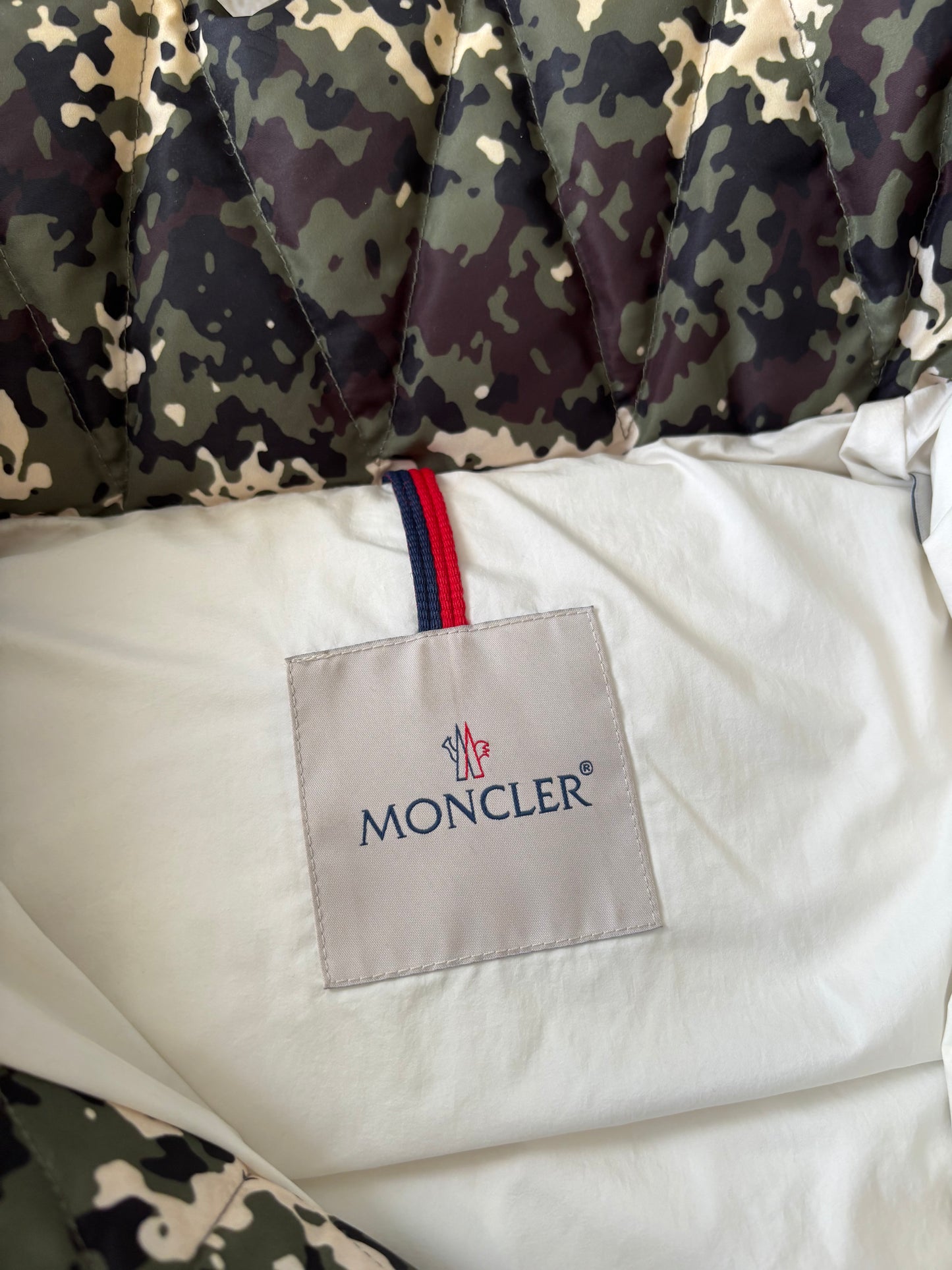 Moncler Blanc Puffer Jacket - Size 2