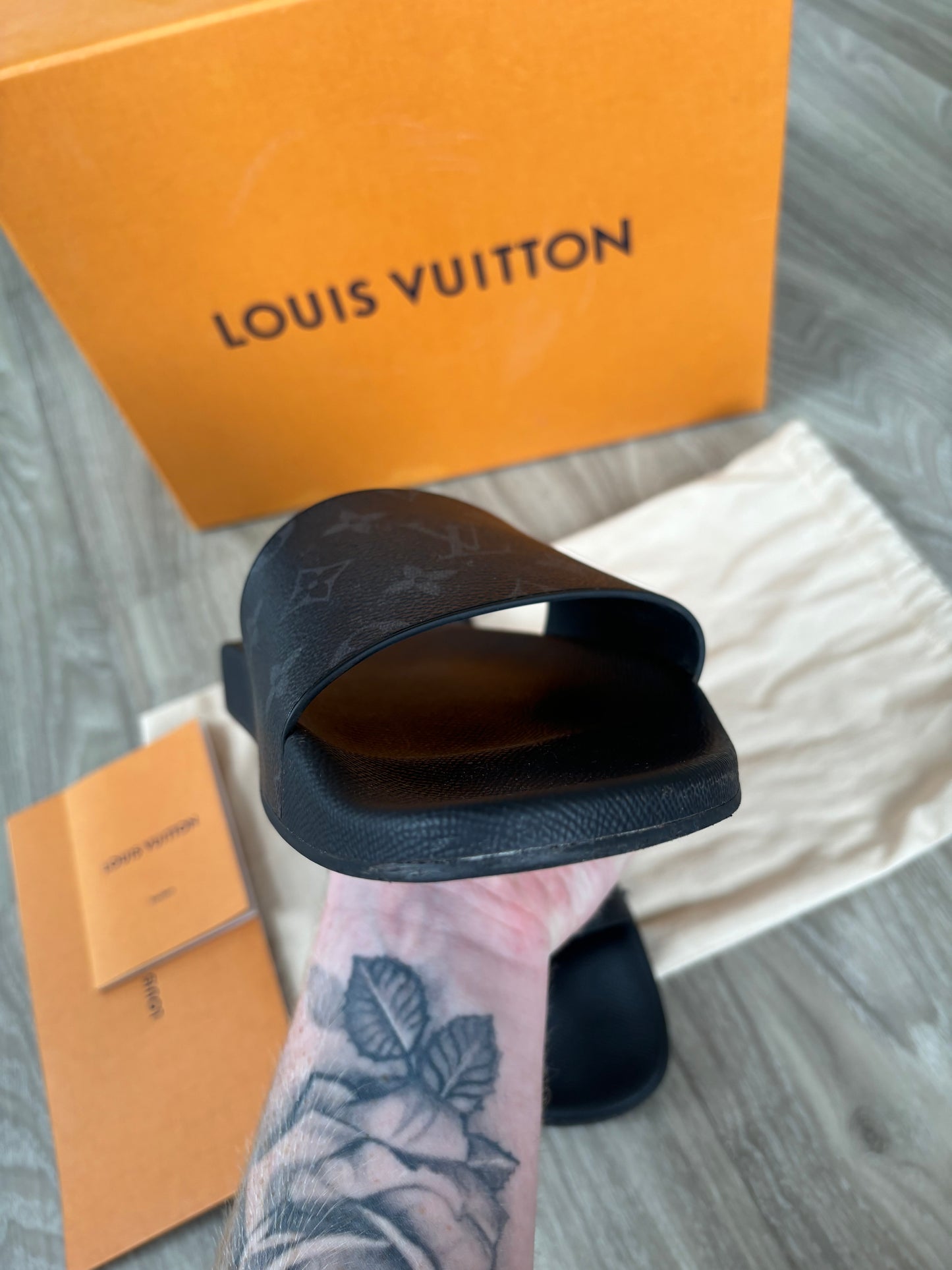 Louis Vuitton Sliders UK 9.5