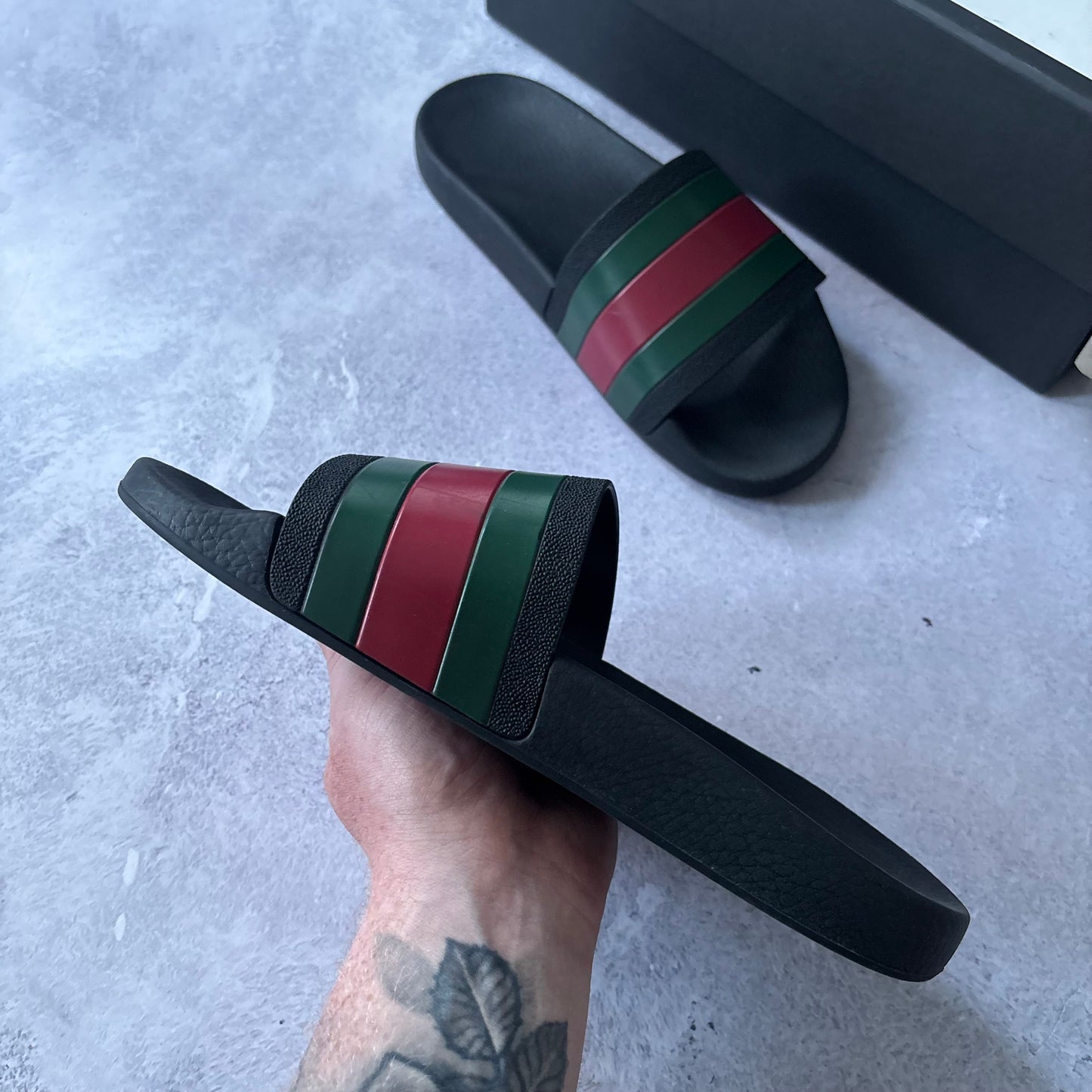 Gucci Pursuit Sliders - UK 8