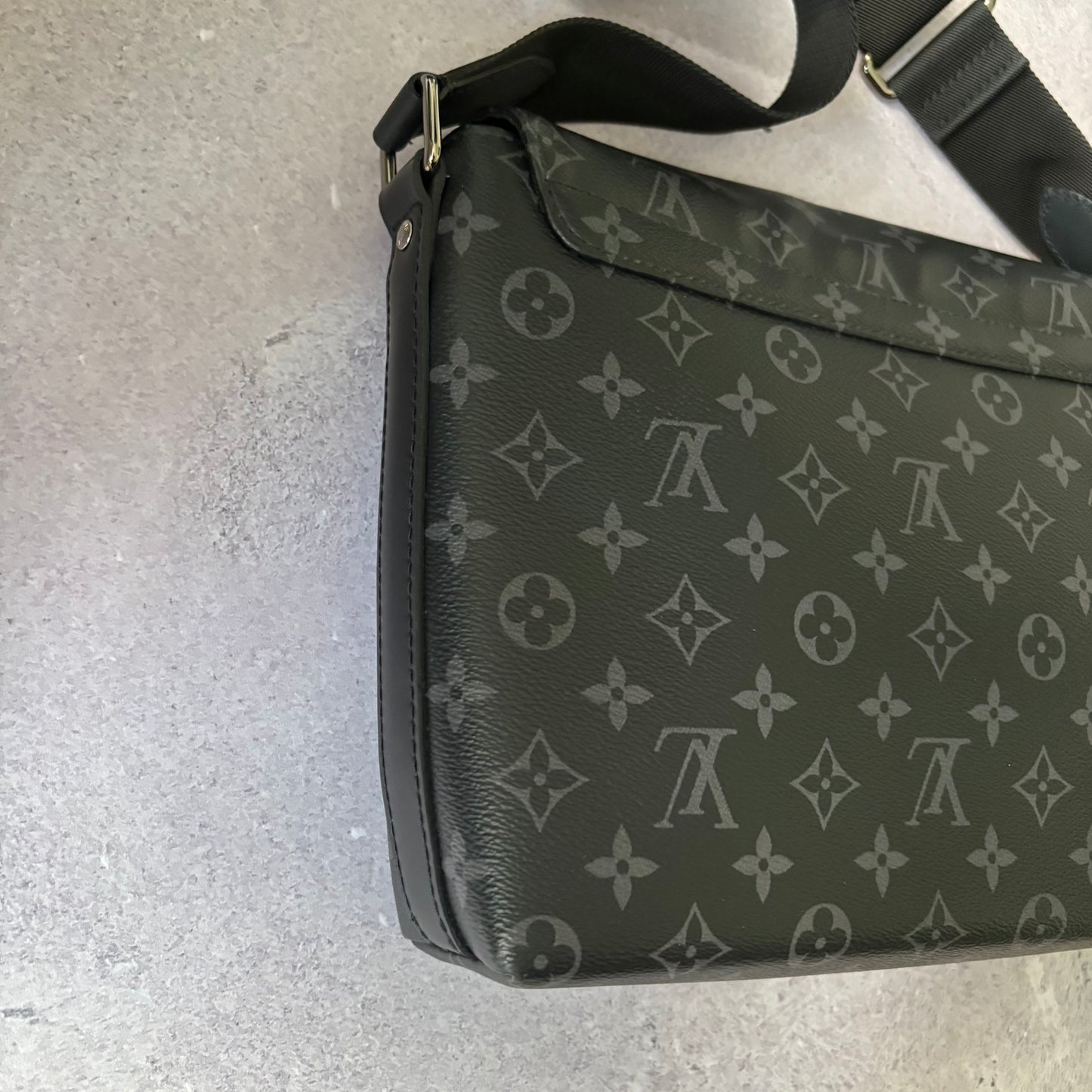 Louis Vuitton Pm Messenger Bag