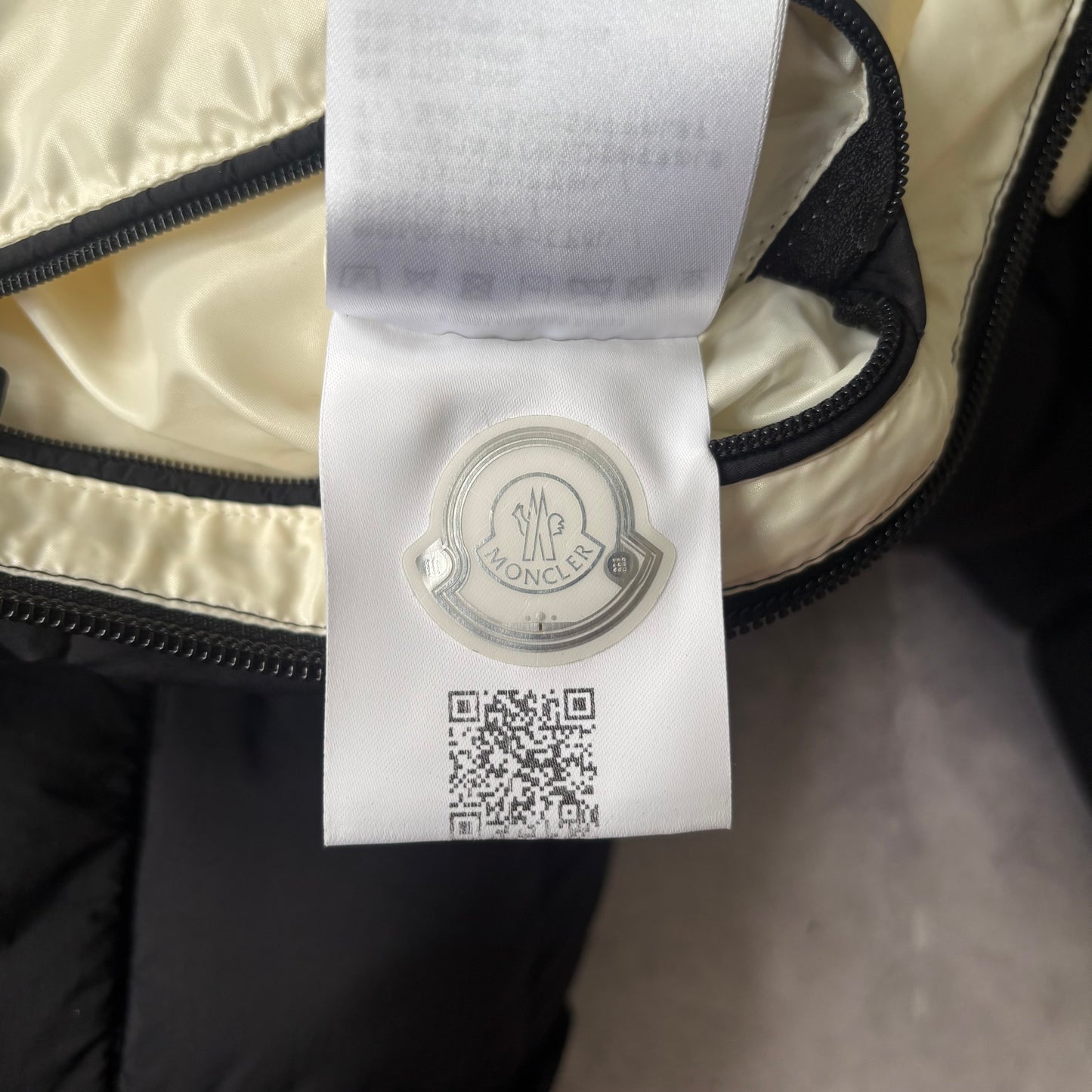 Moncler Wilms Puffer Jacket - Size 3